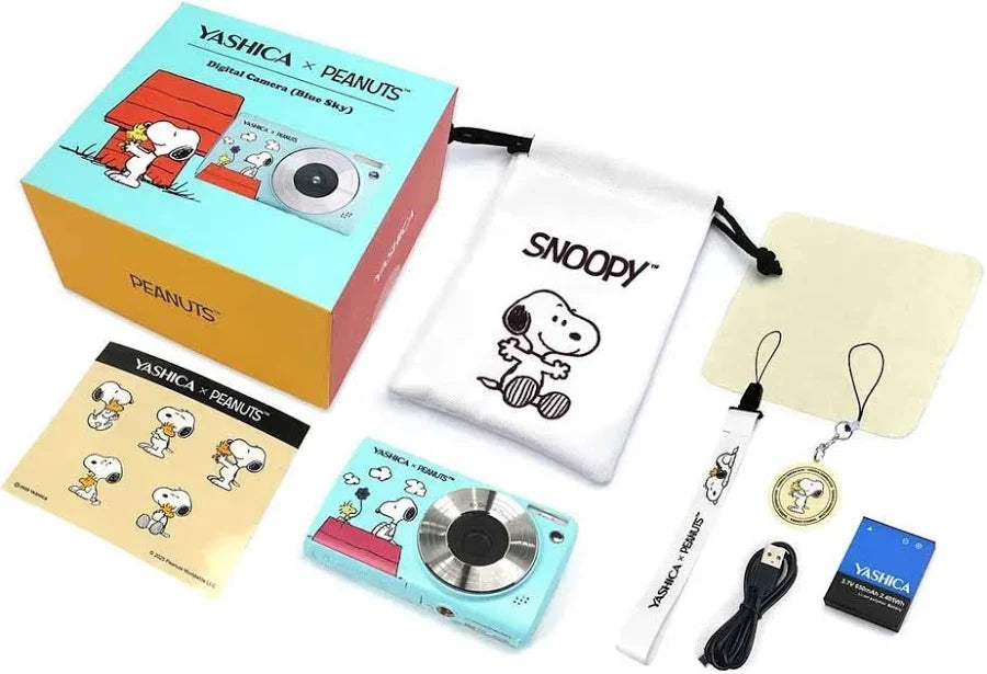 YASHICA x Snoopy Digital Camera Y2K Retro Digicam