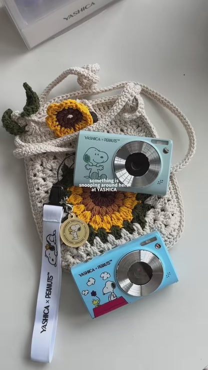 YASHICA x Snoopy Digital Camera Y2K Retro Digicam